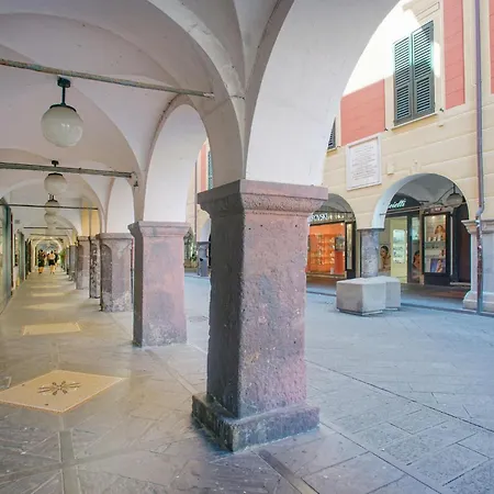 Сasa de vacaciones 2 Bedroom Stunning In Rezza