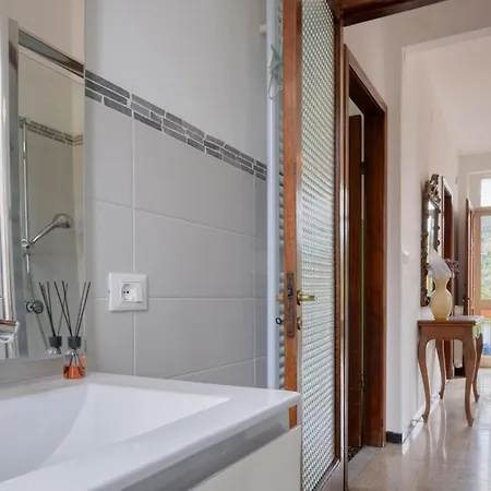 2 Bedroom Stunning In *